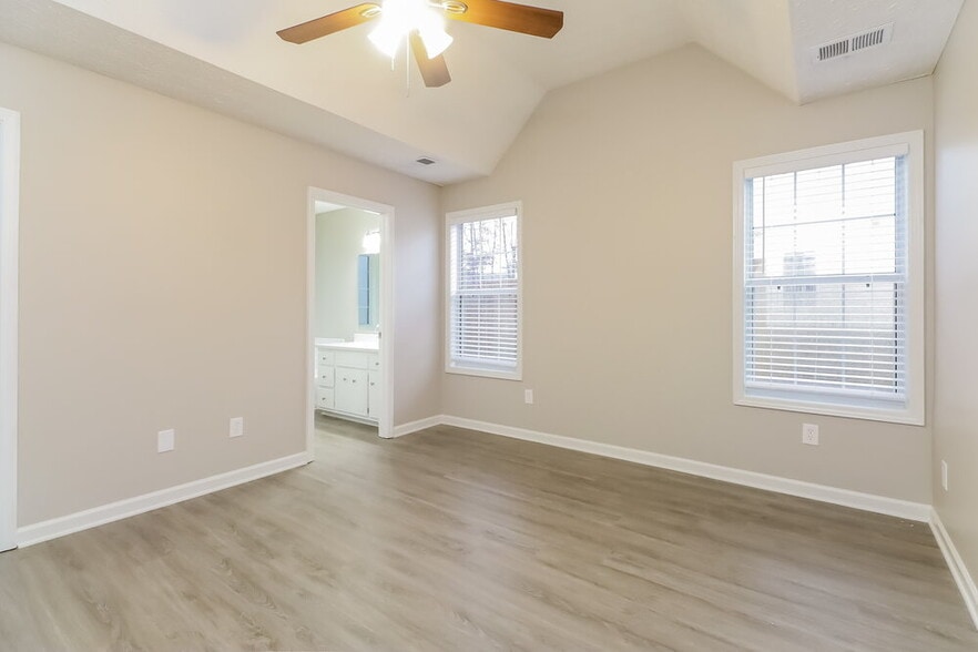 Building Photo - 308 Kellys Walk