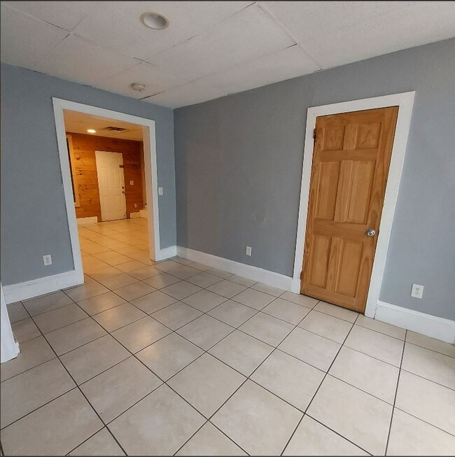 Building Photo - Riverview Apartments
