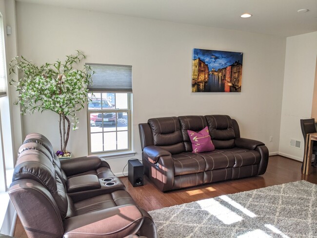 Building Photo - Bottom level (two story) *END UNIT* condo ...