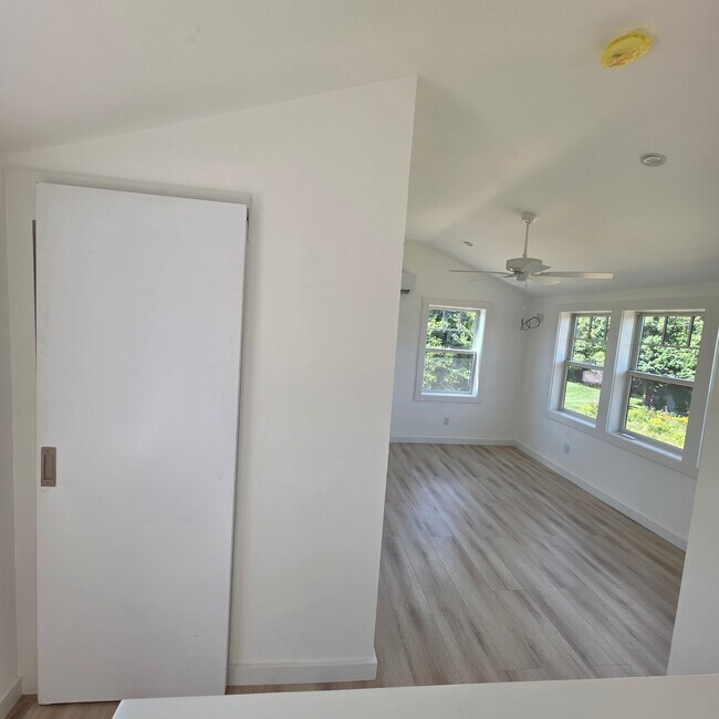 Building Photo - 36 Barrows Rd