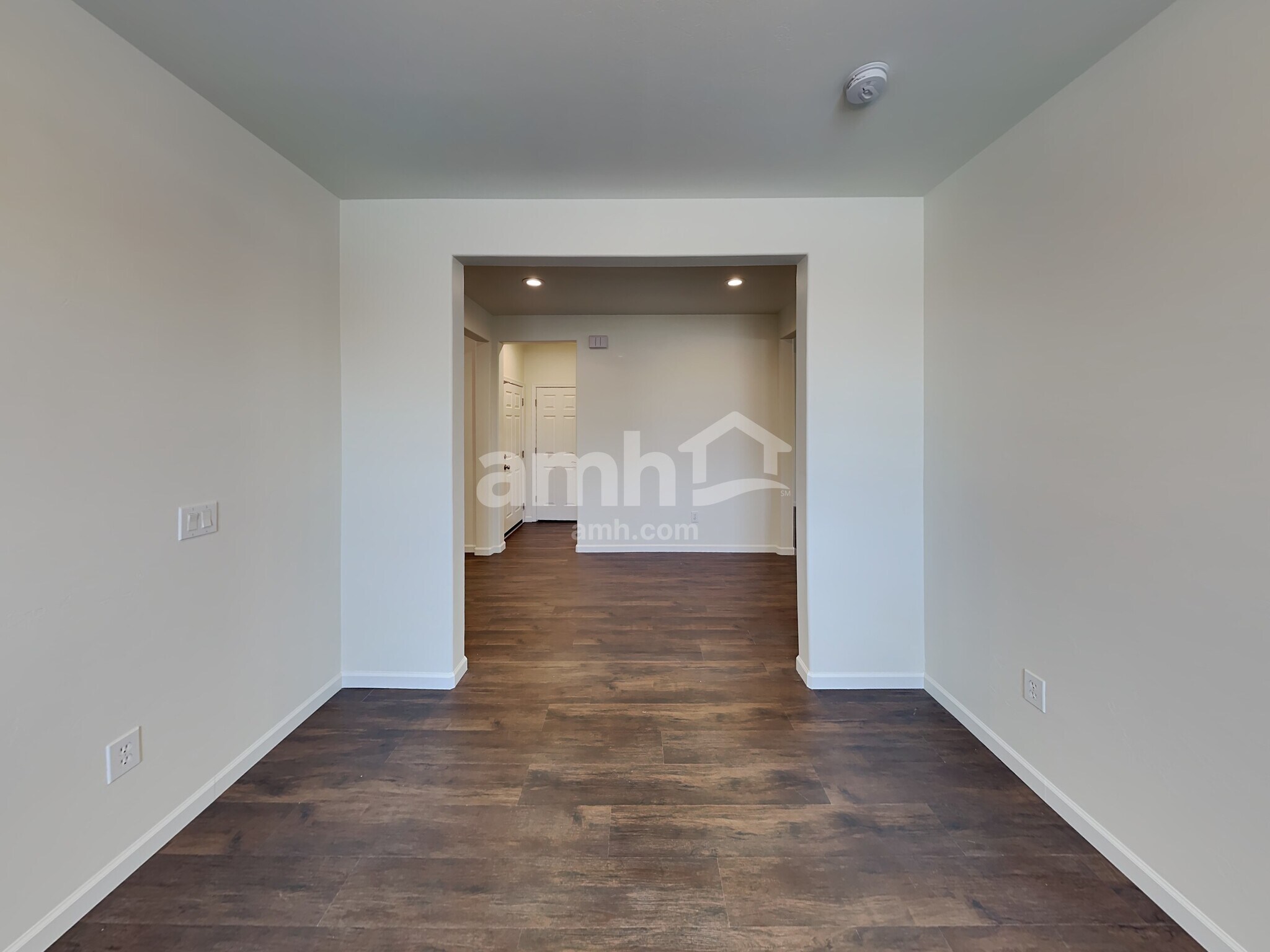 Building Photo - 10824 N Avenida Vallejo