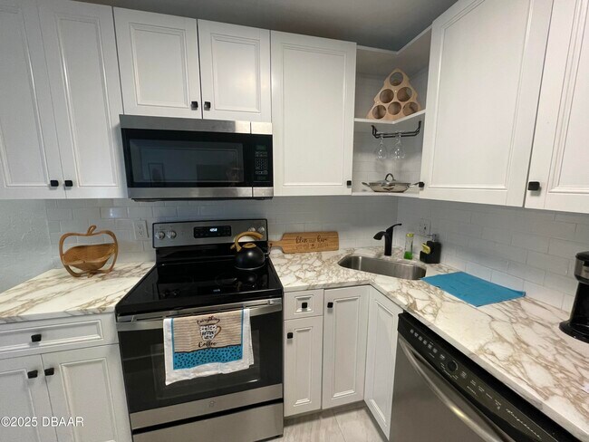 Building Photo - 411 N Halifax Ave