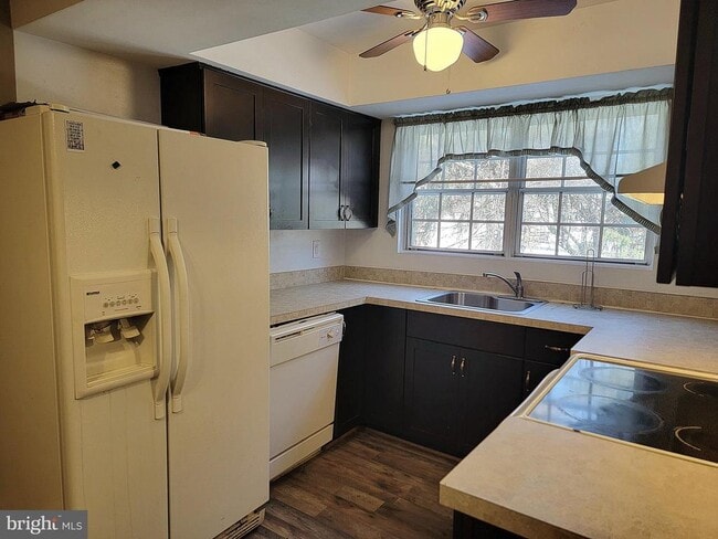 Building Photo - 9220 Niki Pl