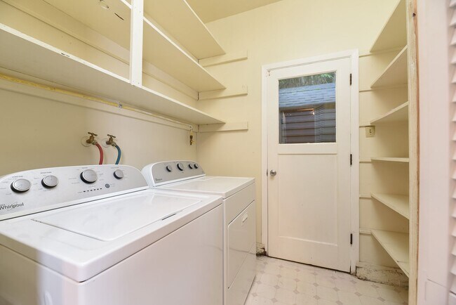 Building Photo - 2092-2094 Donald Dr