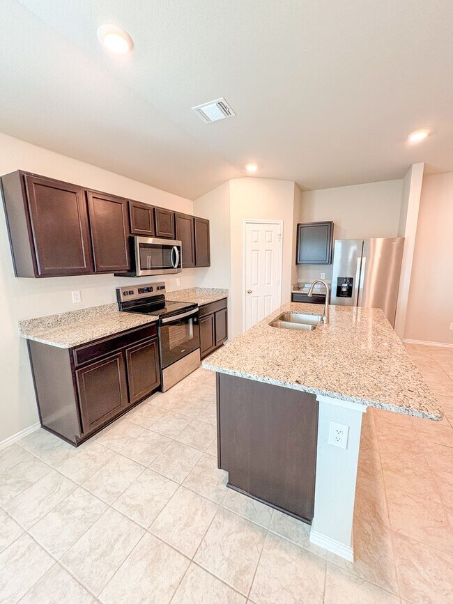 Building Photo - 6401 Coneflower Dr
