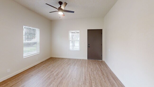 Building Photo - Newly Remodeled 4-Bedroom Home in Del Rey, CA