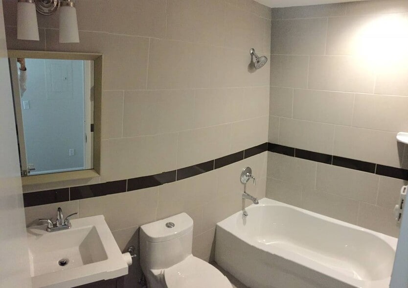 Building Photo - 84 Main St