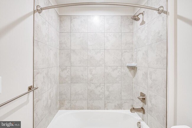 Building Photo - 14055 Sunrise Valley Dr