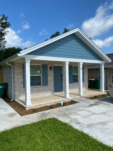 Building Photo - 105 Ivy Ave