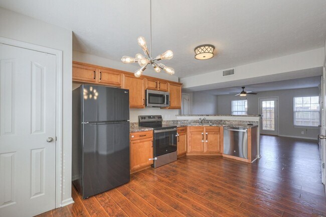 Building Photo - 240 Arapaho Dr