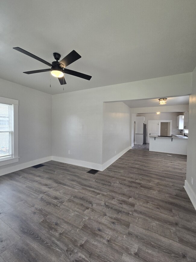 Building Photo - 250 Millwood N