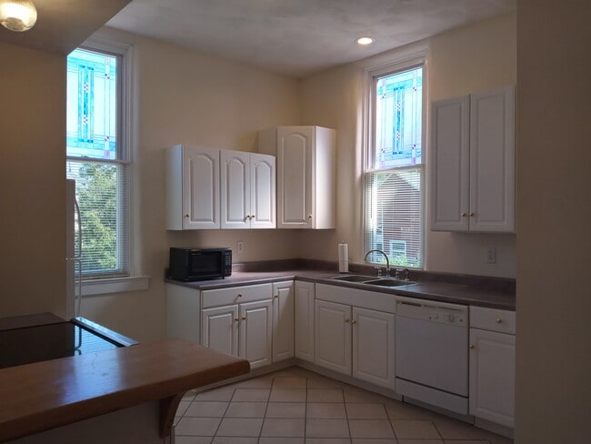 Kitchen - 532 Pine St