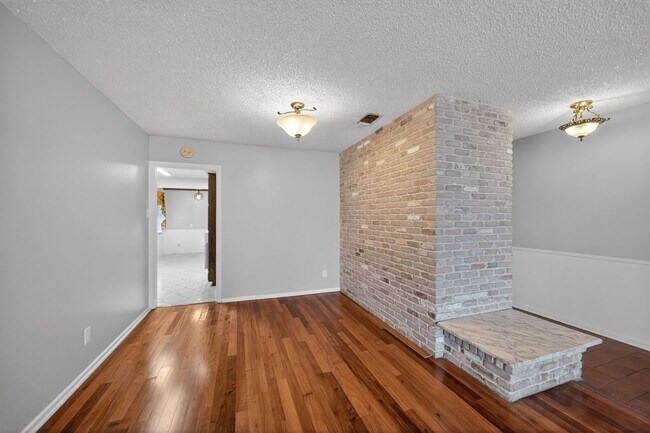 Building Photo - Beautifully refreshed 3-bedroom, 2-bath ranch-style home, located in the sought-after Colonies No...