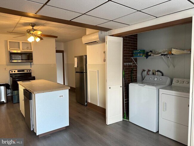 Building Photo - 239 N Stratton St