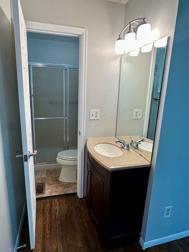 Building Photo - Updated Split-Level Gem | 5BD, 3BA | Large...