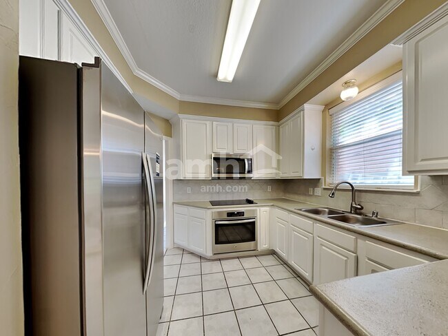 Building Photo - 310 Victory Ln