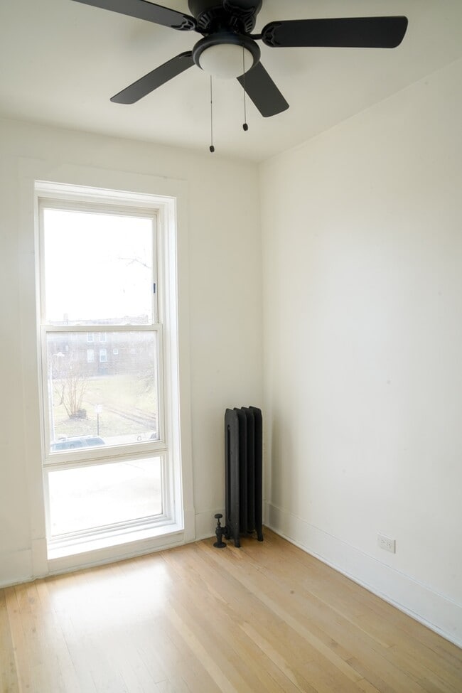 Building Photo - 154 N Lamon Ave