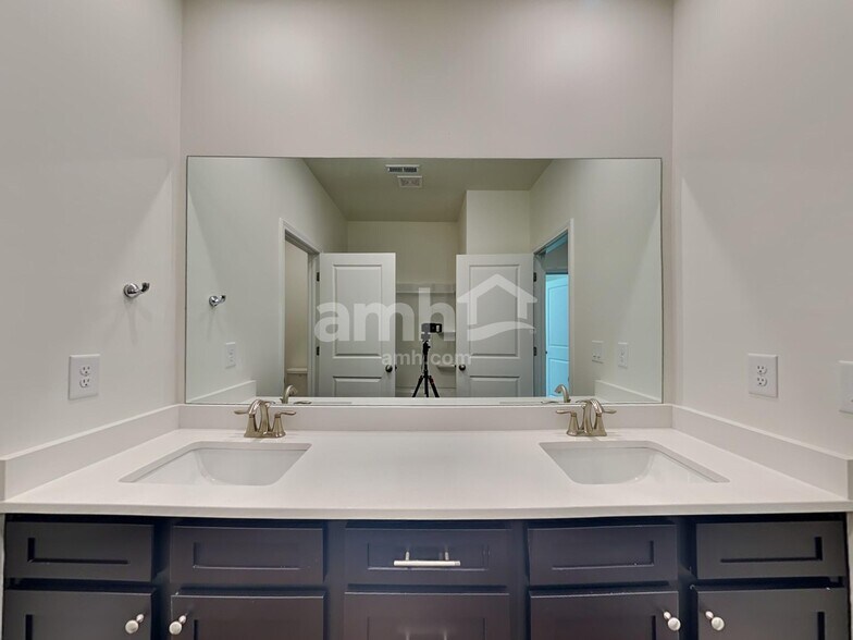 Building Photo - 709 Alcovy Ml Pk