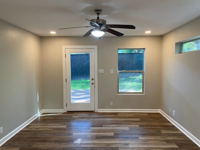 Building Photo - 1514 Betty Jo Dr