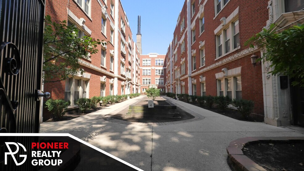 Building Photo - 540 W Surf St