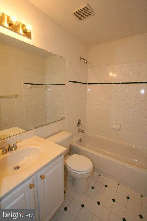 Building Photo - 46164 Aisquith Terrace