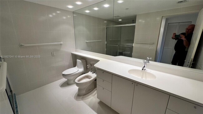 Building Photo - 201 Crandon Blvd