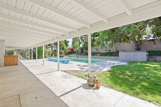 Building Photo - Welcome to this Beautiful Ranch-Style Home...