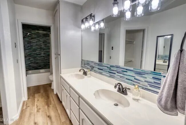 Building Photo - 5460 Knottingham Ln