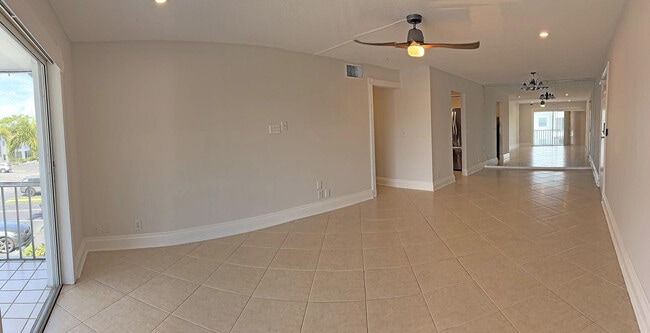 Building Photo - 6299 Bay Club Dr