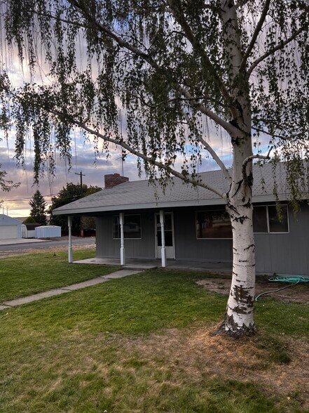 Primary Photo - 106 E Washington St