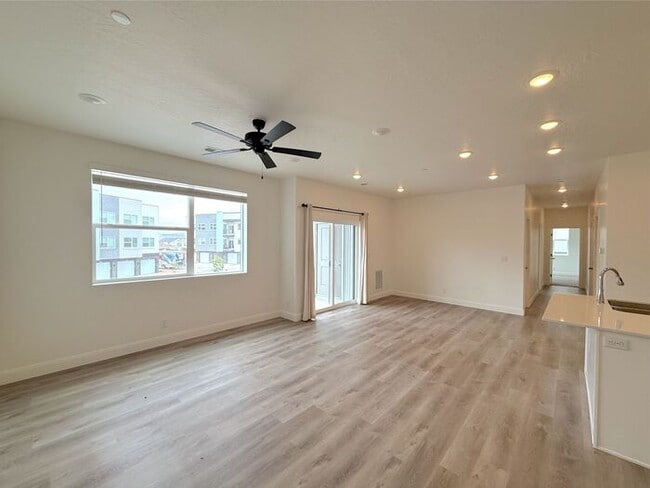 Building Photo - Desert Color Condo 3 bd, 2 bt, 1 Car Garage