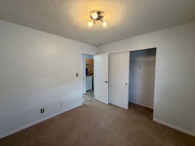 Building Photo - 3 Bedroom Single Story Home Available Near Dennis Chavez Blvd SW & 98th St SW!