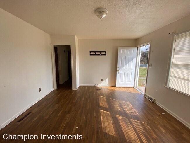 Building Photo - 622 Margrace Rd