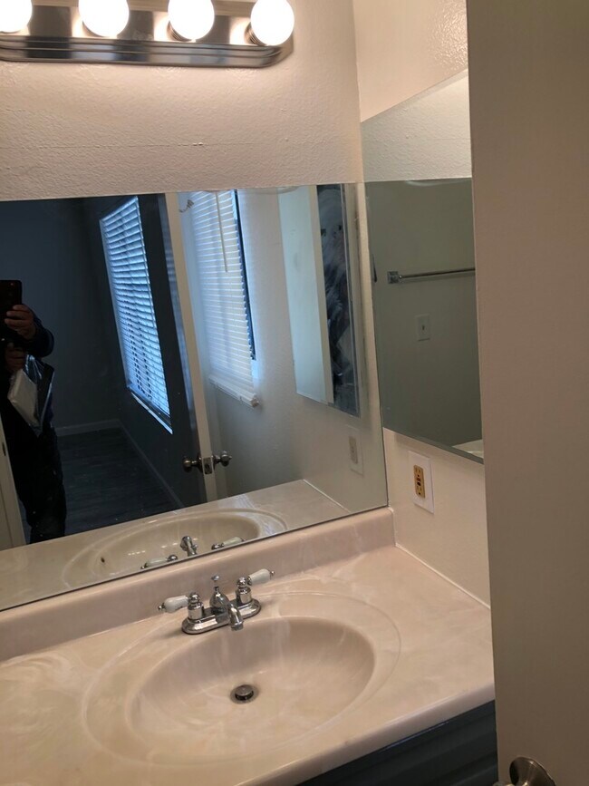 Building Photo - 500 S 3rd St