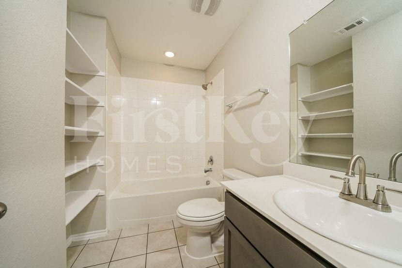 Building Photo - 407 Milo Way