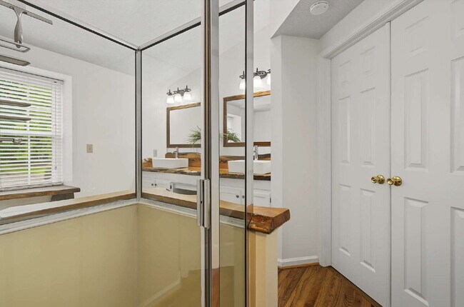 Building Photo - Spacious 4-Bed Oasis with Basement in Cary