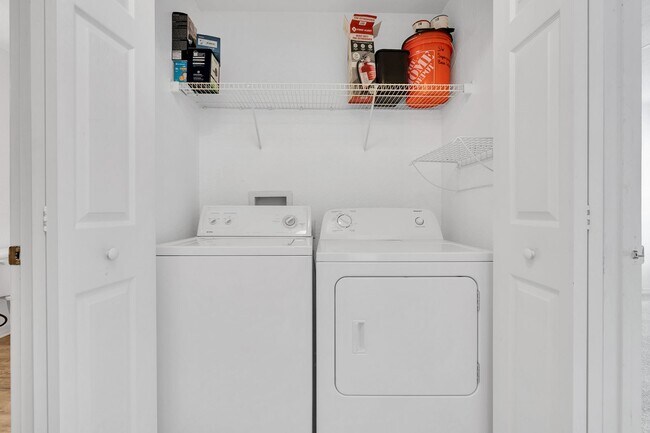 Building Photo - Stunning Designer Condo Remodeled to Perfe...