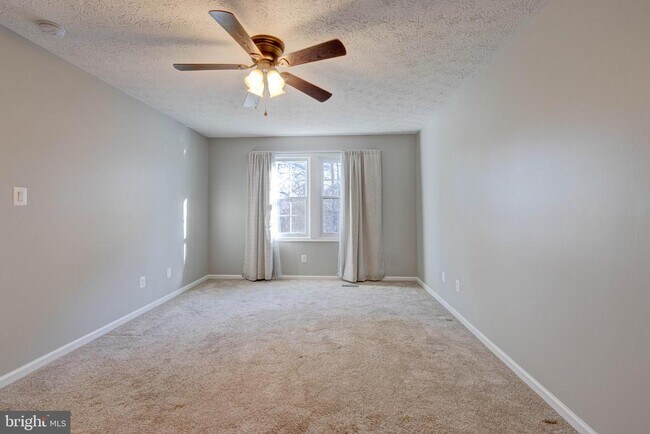 Building Photo - 7925 Carriage Dr