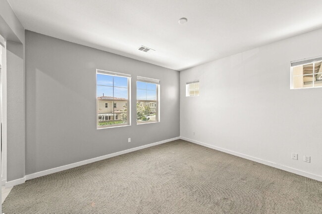 Building Photo - Love your life at Escaya in Chula Vista! 4Bed/2.5Ba attached garage home for rent