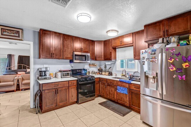 Building Photo - 10515 Firmona Ave