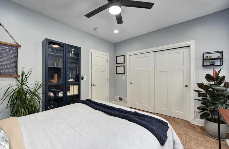 Building Photo - 4424 Bridge Ave