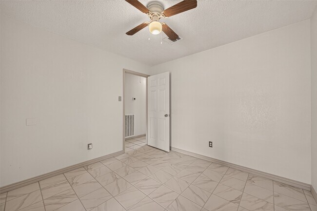 Building Photo - 5206 Olana Dr