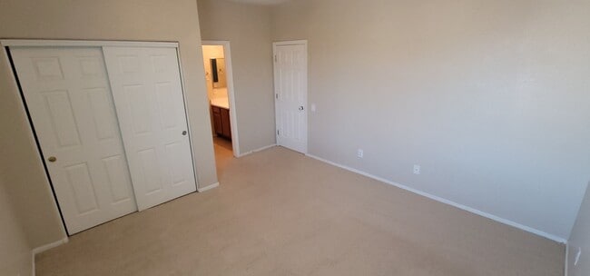 Building Photo - Immaculate 3 Bedroom Home in Aliante