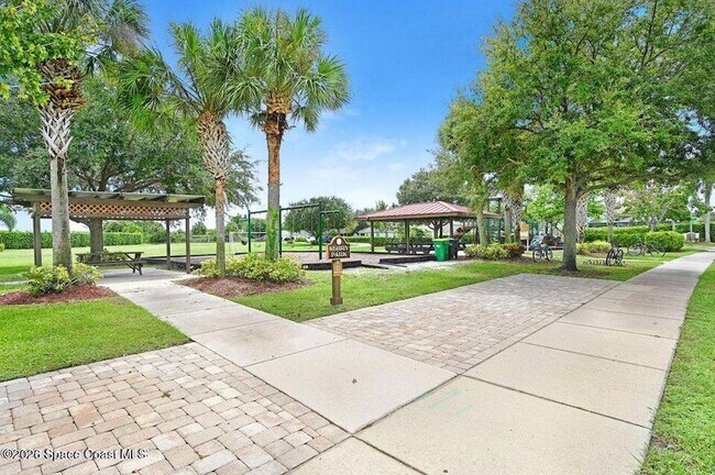 Building Photo - 2039 Tullagee Ave