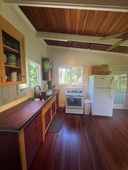 kitchen wood counter, stove/oven, refrig., lanai door west facing - 83-5515 Hawaii Belt Rd