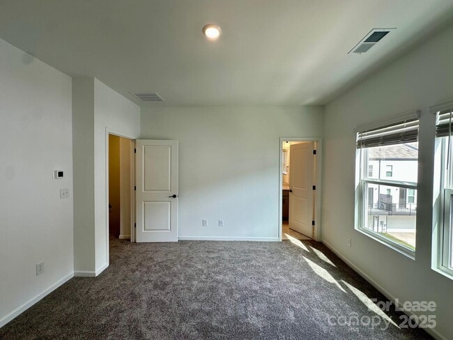 Building Photo - 1556 Blanche St