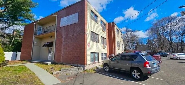Building Photo - 31 Austin St