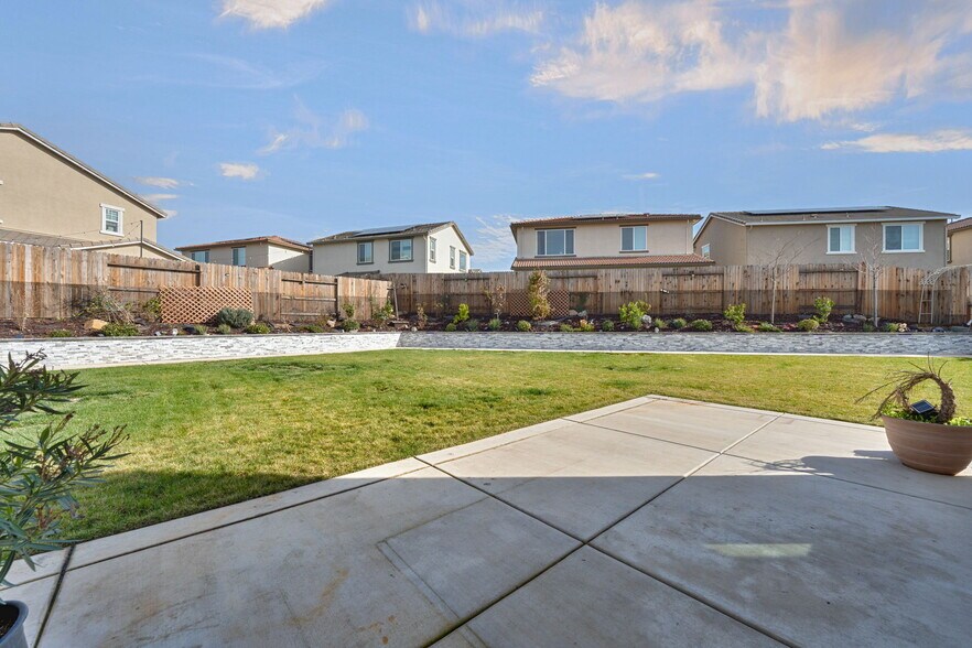 Building Photo - 4522 Drowsy Water Way