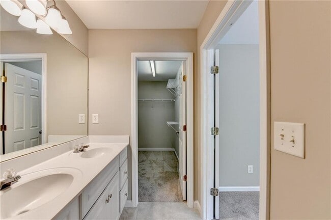 Building Photo - 4021 Edgecomb Dr