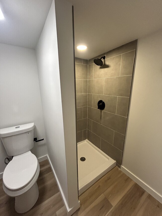 Building Photo - 102 Goethals Dr